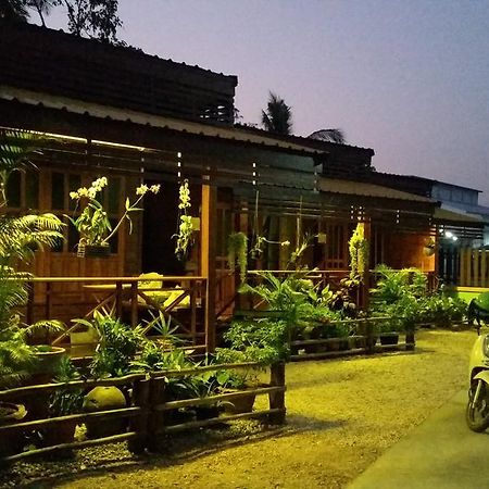 Happy Guesthouse Bungalow Sukhothai Buitenkant foto