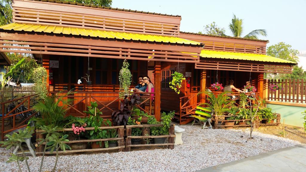 Happy Guesthouse Bungalow Sukhothai Buitenkant foto