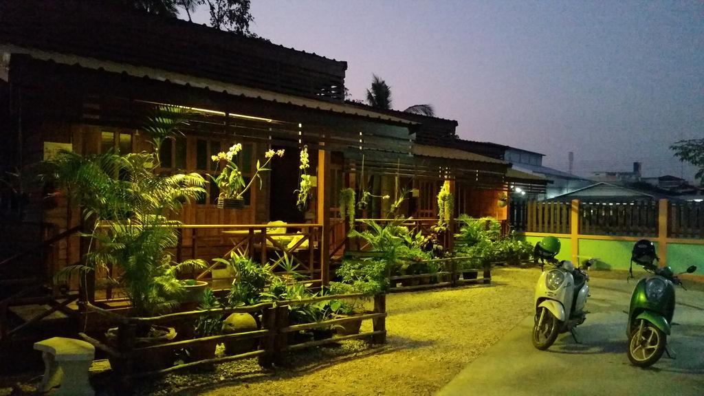 Happy Guesthouse Bungalow Sukhothai Buitenkant foto