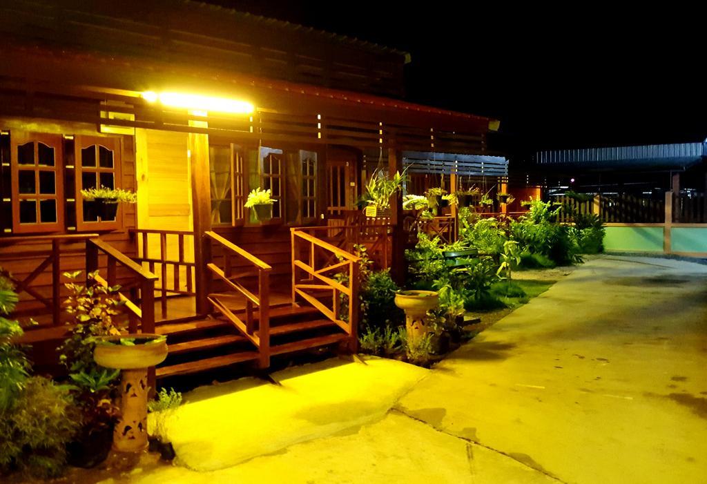 Happy Guesthouse Bungalow Sukhothai Buitenkant foto