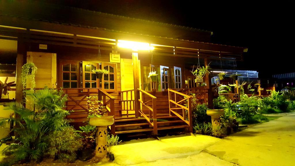 Happy Guesthouse Bungalow Sukhothai Buitenkant foto