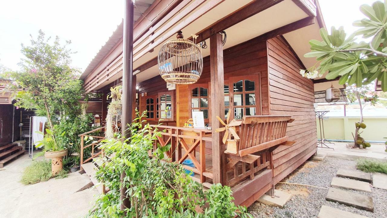 Happy Guesthouse Bungalow Sukhothai Buitenkant foto