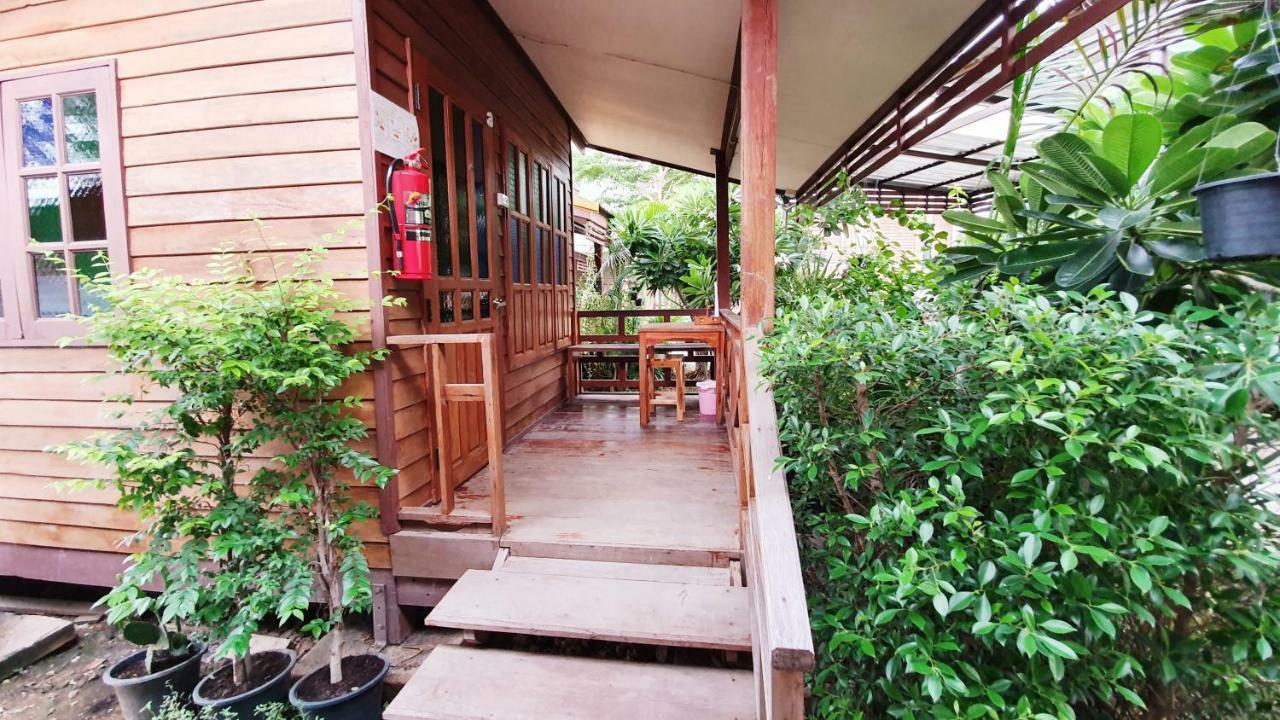 Happy Guesthouse Bungalow Sukhothai Buitenkant foto